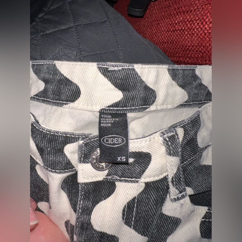 Funky pants - Picture 2 of 3